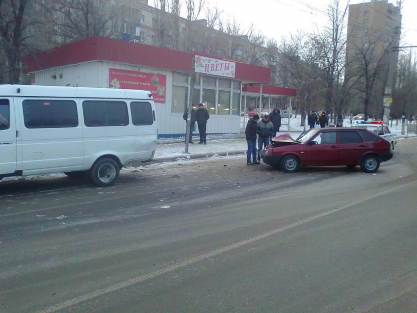 18-летний студент протаранил маршрутку на юге Волгограда