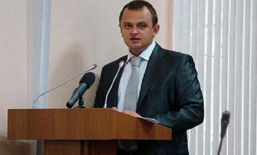Осужденный за мошенничество экс-чиновник мэрии Волгограда получает из бюджета зарплату 145 тысяч рублей