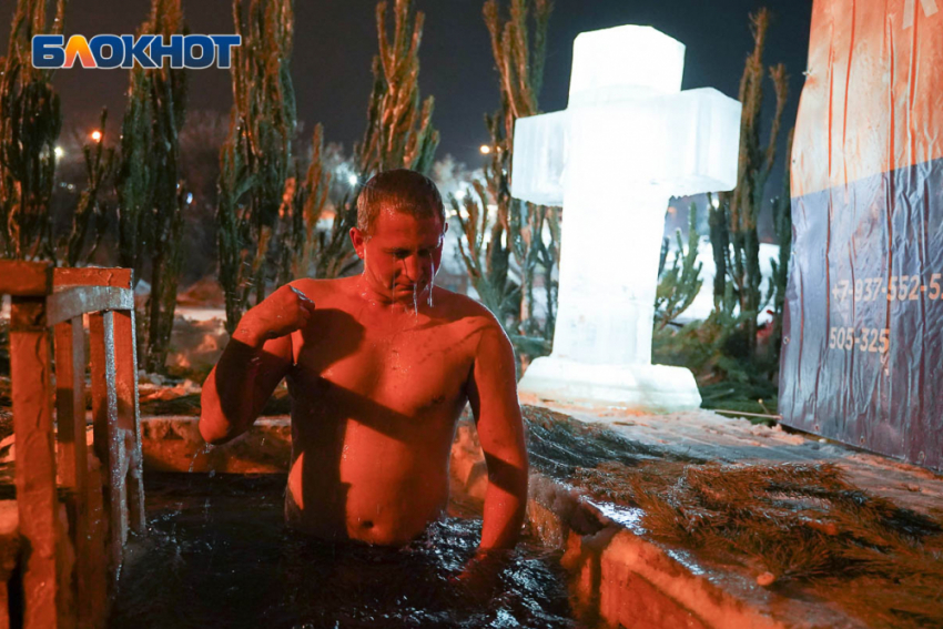 Отпустит ли грехи нырок в ледяную купель на Крещение, рассказал священник из Волгограда