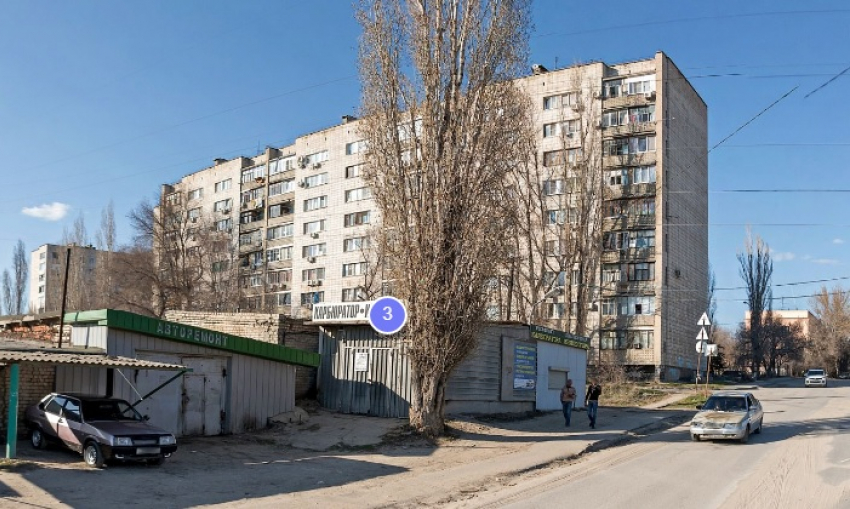 В Волгограде школьник сорвался с крыши девятиэтажки