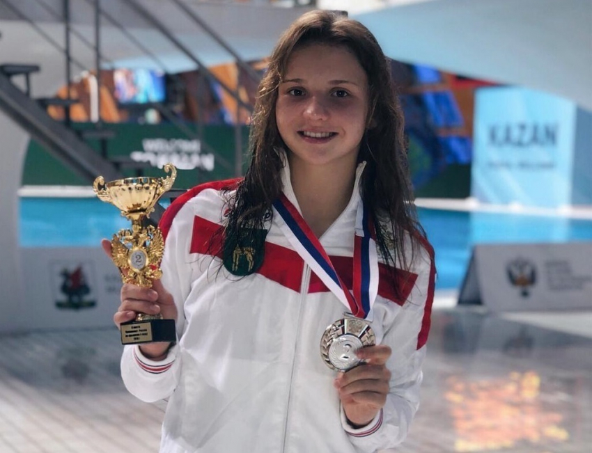 Волгоградка, которая с другими детьми просит Путина отремонтировать бассейн, стала чемпионкой России