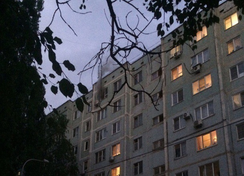 На западе Волгограда из-за неисправной проводки сгорела квартира