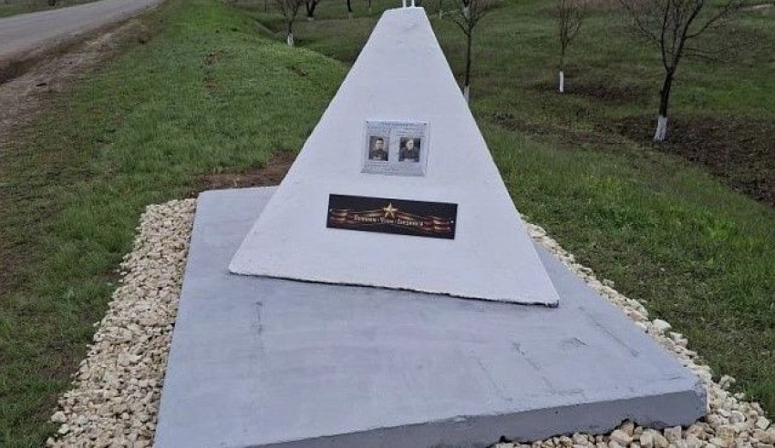 Попал в тюрьму и концлагерь: мемориальную доску с ошибкой установили комдиву в Волгоградской области