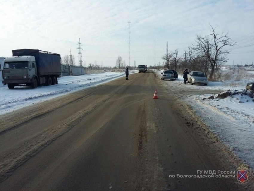 Полиция Волгограда просит помочь в розыске водителя Mitsubishi, скрывшегося с места ДТП