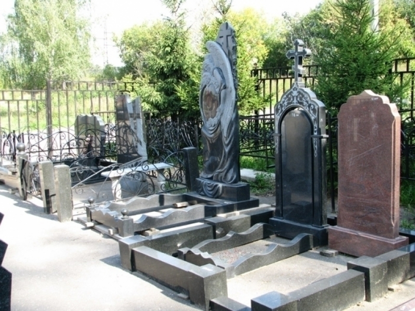 Под Волгоградом с кладбища похитили металлические рамы