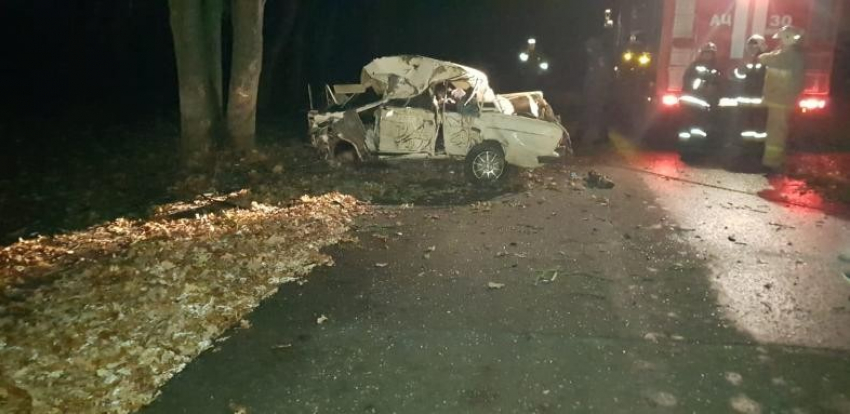 Единственного выжившего в смертельной аварии подростка доставили в Волгоград