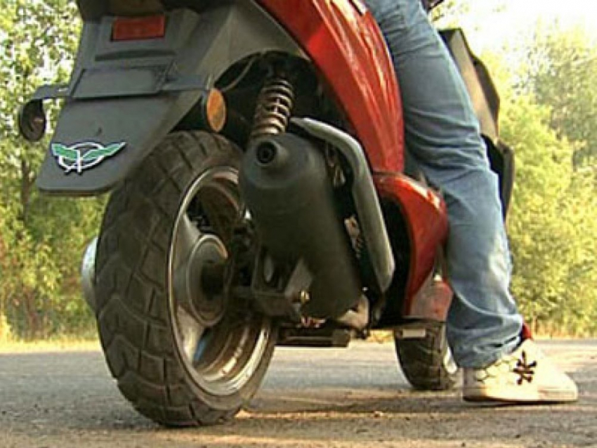 Волжанин на скутере сбил 21-летнюю и скрылся с места ДТП