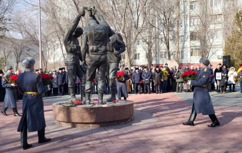 Там погибли близкие и друзья: волгоградцы вышли на митинг в день вывода войск из Афганистана