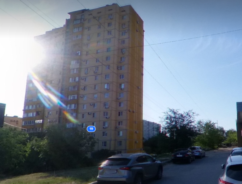 Четвертые сутки ждут воду в 16-этажке в Волгограде