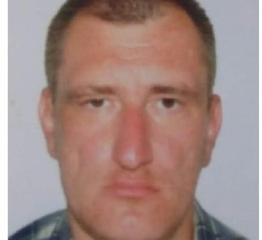 В Волгоградской области разыскивают 37-летнего высокого мужчину в клетчатой рубашке