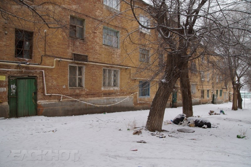 После внимания СМИ Волгограда УК нашла способ помочь жильцам аварийных домов
