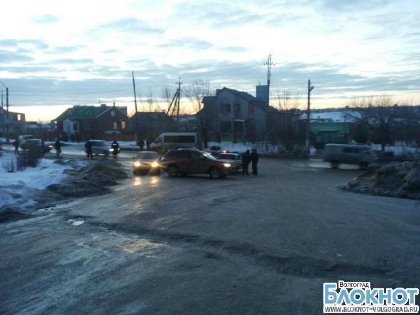 Под Волгоградом в аварию попал редкий автомобиль  Lancia Thema