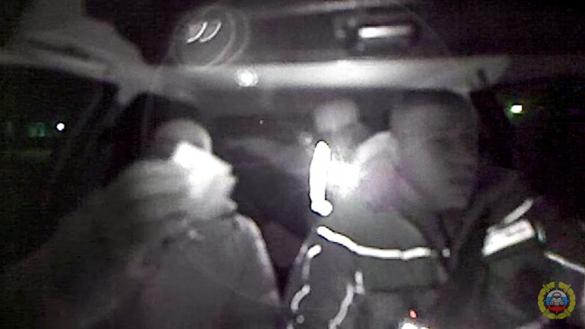 Волгоградцу грозит 2 года тюрьмы за попытку расплатиться с сотрудником ДПС