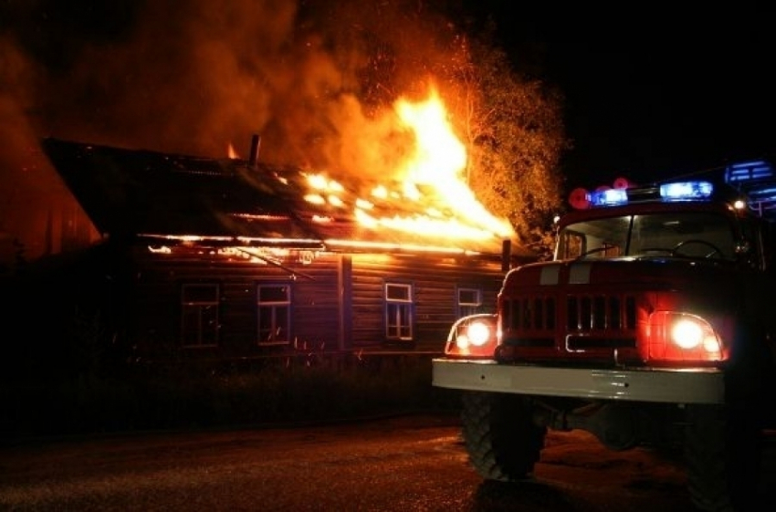 Двое селян заживо сгорели при пожаре под Волгоградом