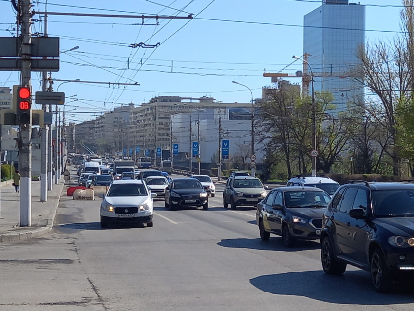 В центре Волгограда образовалась огромная пробка