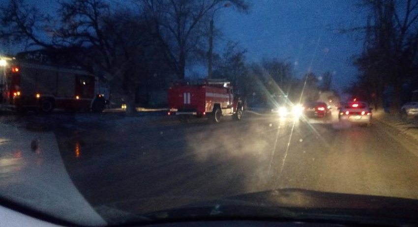 Дом выгорел дотла в Ворошиловском районе Волгограда