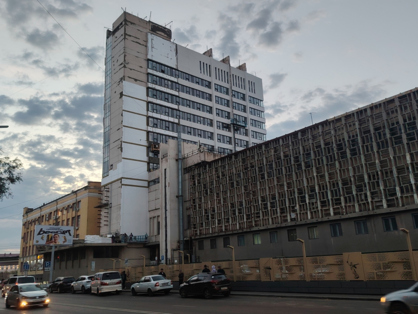 В центре Волгограда замечен новый виток преображения знакового для города здания