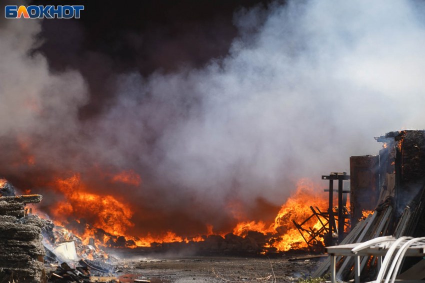 При взрыве на Волжском трубном заводе погиб рабочий, четверо с ожогами