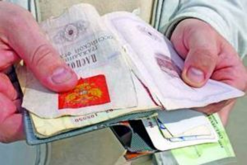 Под Волгоградом мужчина закопал паспорт, чтобы не показывать его полицейскому