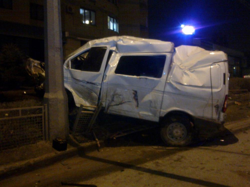 В центре Волгограда легковушка протаранила «Газель»: один погиб и двое пострадали