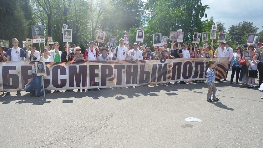 В Волгограде 48 тысяч участников прошли «Бессмертным полком": видео