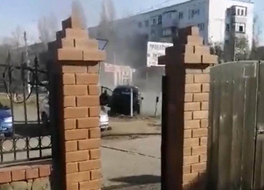 На видео попали последствия наезда женщиной-водителем на газовую трубу в Средней Ахтубе