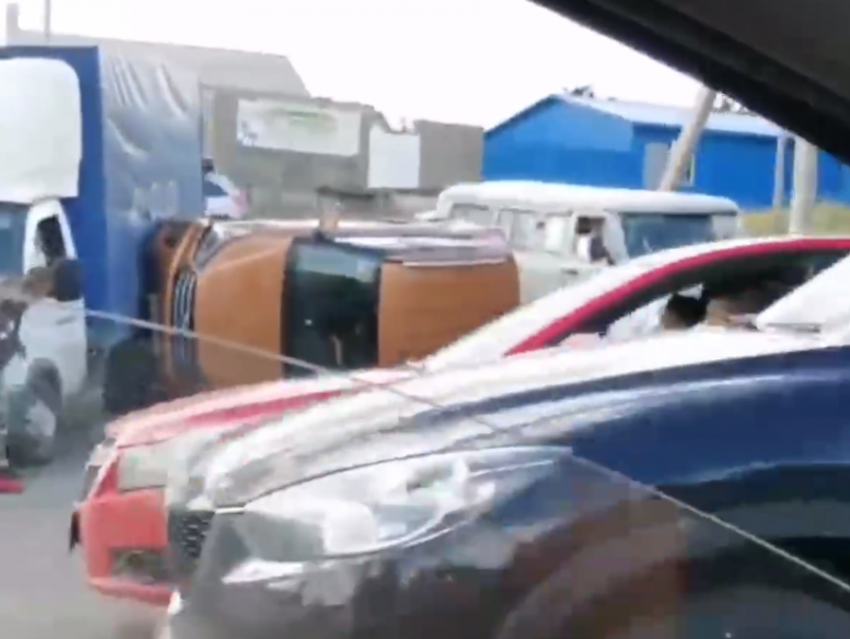 Крупное ДТП парализовало Третью продольную в Волгограде