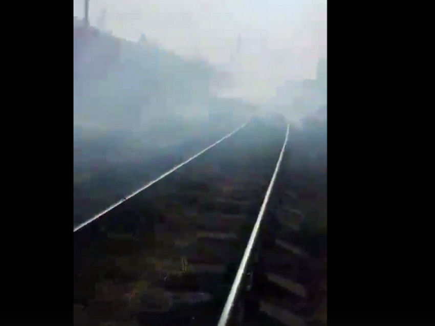 Пожар вспыхнул на железной дороге в Волгограде
