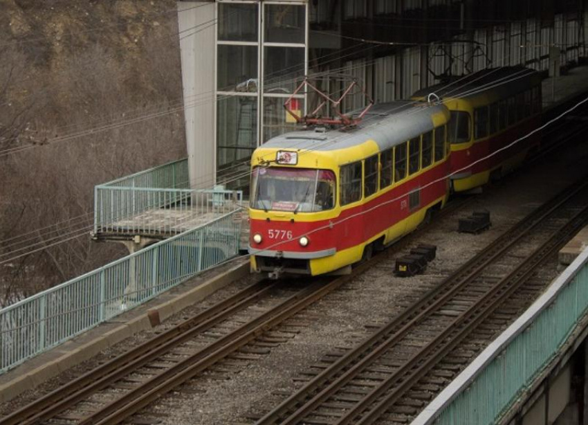 В Волгограде из-за подозрительной коробки эвакуировали трамвай