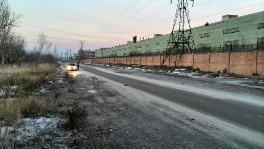 На севере Волгограда сборщик металлоконструкций сбил пешехода