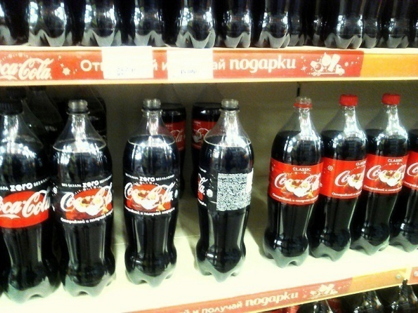 Одержимые баллами покупатели скрутили крышечки с бутылок Coca-Cola в волгоградском магазине