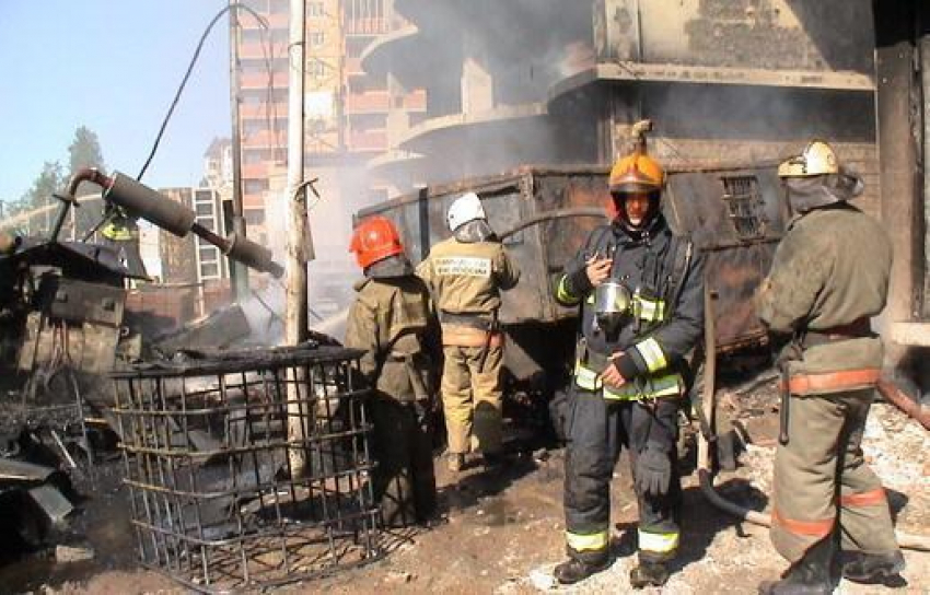 На стройке элитного дома в Волгограде пострадали двое рабочих