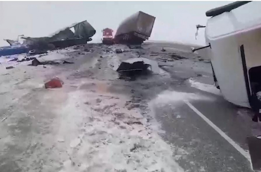 В Волгоградской области в жутком ДТП погибли два водителя