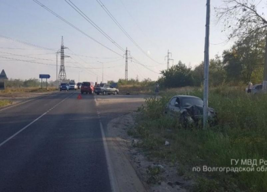 Тройное ДТП из-за неосторожного водителя на Chevrolet произошло в Волгограде