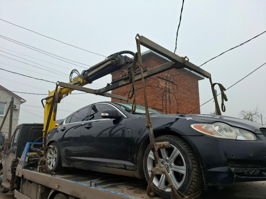 "Ягуар» изъяли у волгоградки за долги