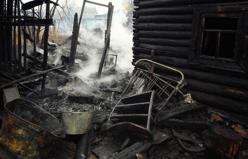 В Волжском вор сжег дачу, которую не смог обокрасть