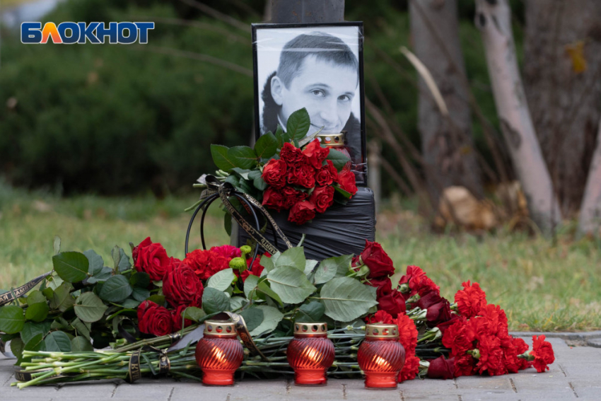 В суде Волгограда допросили сестру убитого из-за ссоры в школьном чате Романа Гребенюка 