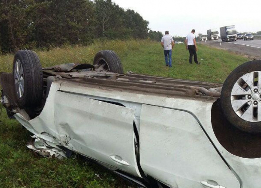 21-летний водитель без прав погиб в перевернувшейся Kia Rio в Волгоградской области