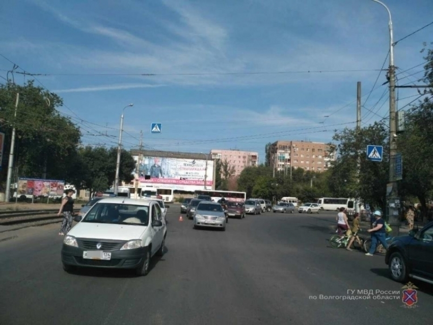 На юге Волгограда водитель Renault сбил 12-летнего велосипедиста