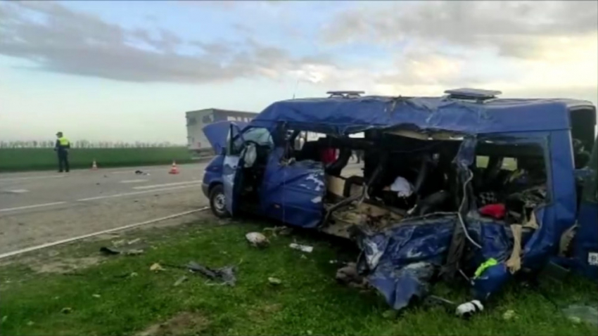 В Волгограде родители погибших в ДТП девочек заступились за водителя разбившегося микроавтобуса