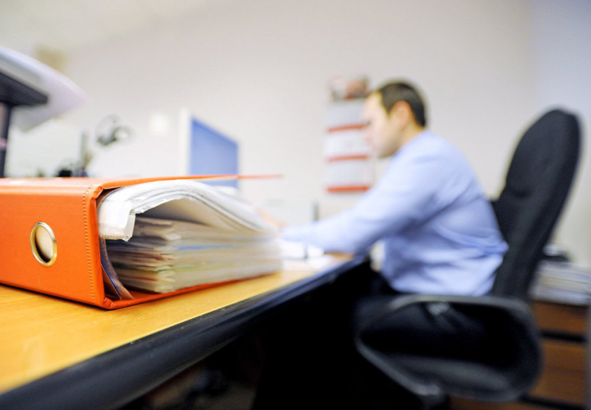 Под Волгоградом директор колледжа заплатил штраф за трудоустройство экс госслужащего 