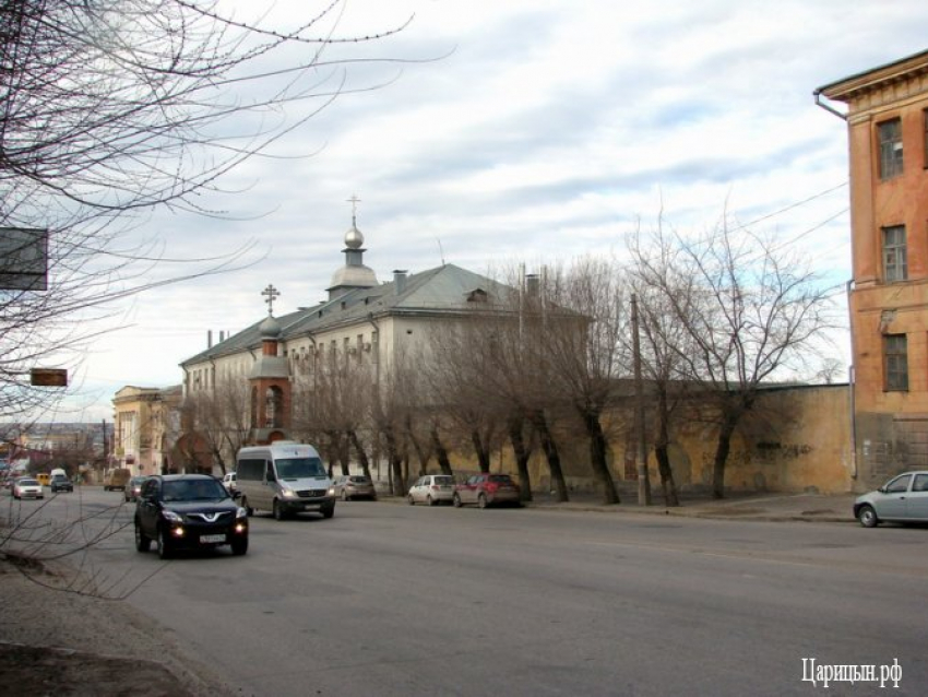 «Хотели бросить бомбу в часть Госдумы»: генерал полиции выпроводил волжских депутатов из столицы