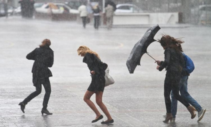 В Волгоградской области объявлено штормовое предупреждение из-за ливня и града 