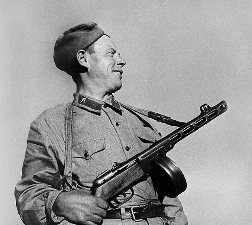 5 ноября 1942 года – в Сталинграде за свои подвиги звание Героев СССР получили сержант Петр Болото и политрук Иннокентий Герасимов