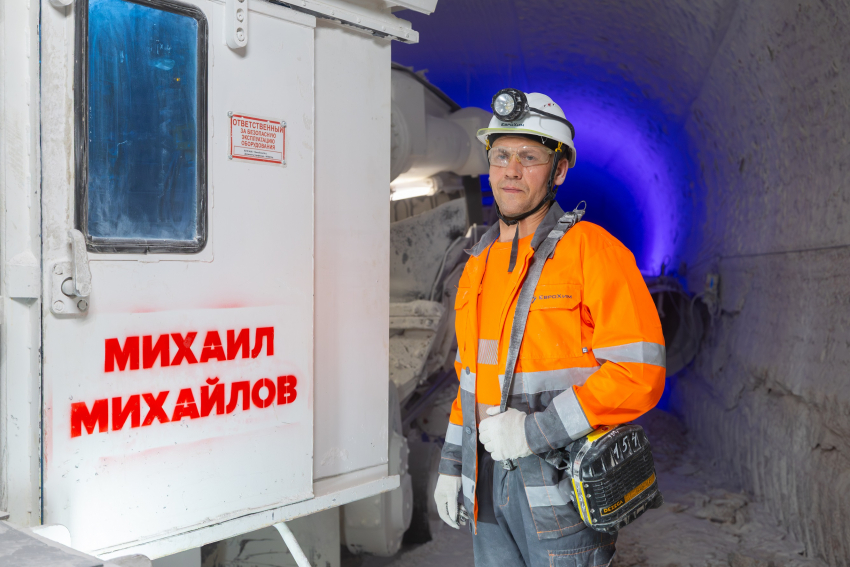 Новая традиция ВолгаКалия: именные комбайны заступают на трудовую вахту