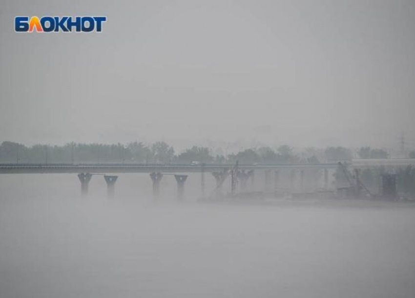 Волгоградский фотограф запечатлел утренний туман над Волгой