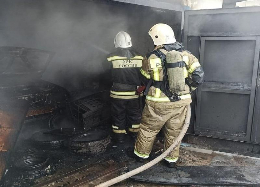Мужчина сгорел в заброшенной машине в Волгоградской области 