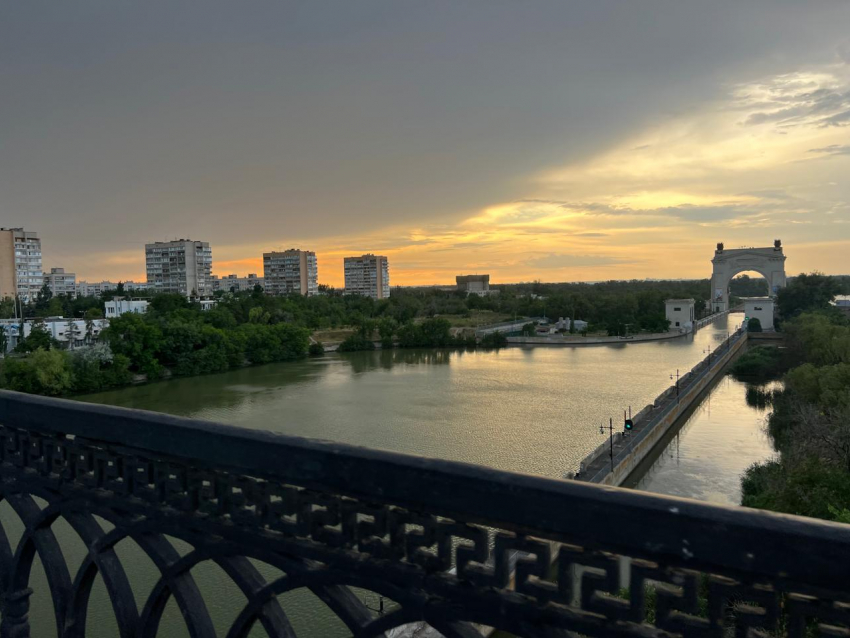 Труп женщины нашли на палубе сухогруза в Волгограде: «Она с утра там лежала»