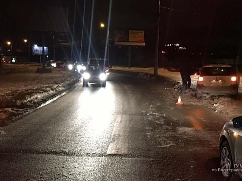 Пенсионер попал под машину в центре Волгограда