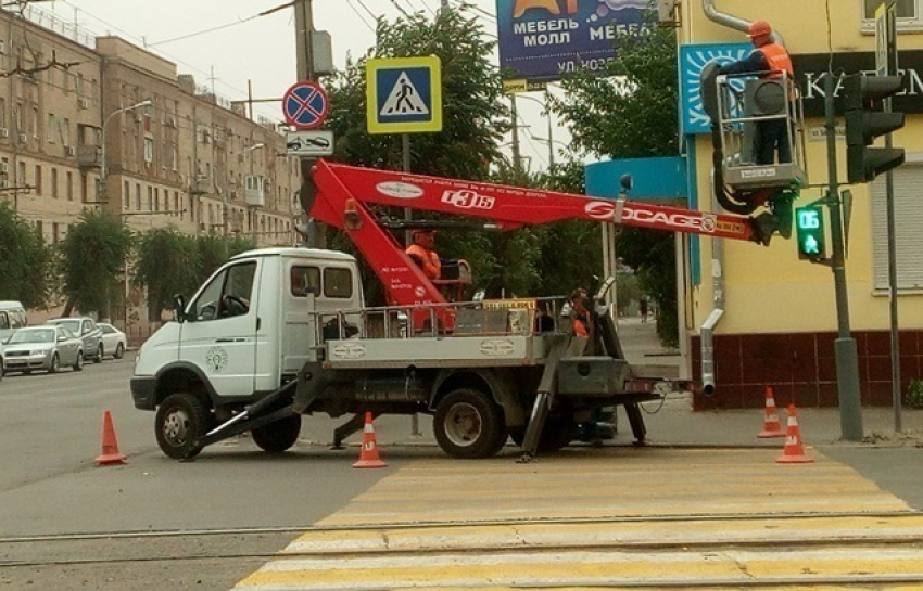 Дорожные знаки повышенной видимости устанавливают на дорогах Волгограда